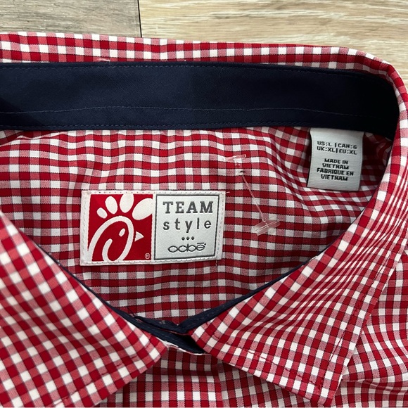Chick-Fil-A Executive Club Oobe Women’s Button Up Shirt Size Large - Picture 5 of 9